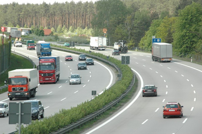Südlicher Berliner Ring auf Höhe des Parkplatzes Uckleysee